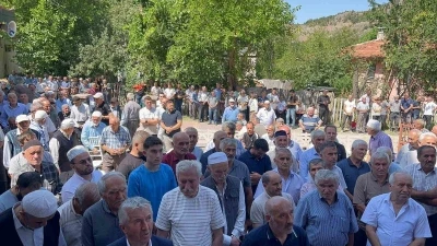 Yüzlerce vatandaş yağmur için ellerini semaya açtı
