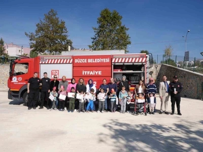 Yüzlerindeki tebessüm dünyaya bedel
