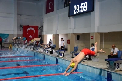 Y&uuml;z&uuml;c&uuml;ler kıyasıya yarıştı
