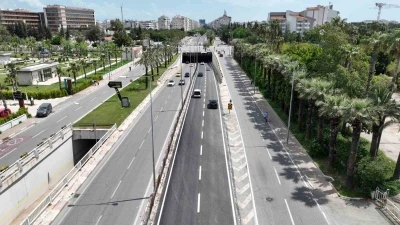 Y&uuml;z&uuml;nc&uuml; Yıl Bulvarı&rsquo;nda asfaltlama &ccedil;alışması tamamlandı
