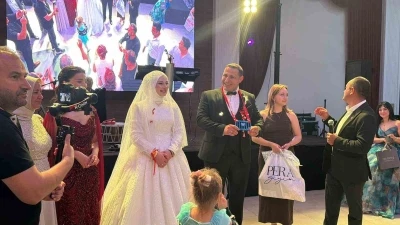 Zabıta damada mesai arkadaşlarından "bariyerli" koruma kalkanı
