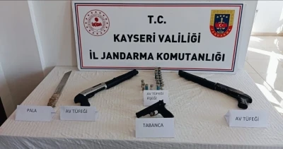 Zahir tacirleri jandarmadan kaçamadı
