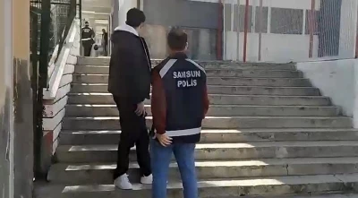 Zamanla yarışan polis kimliğini kaybeden &ouml;ğrenciyi sınava yetiştirdi
