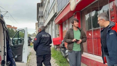 Zehirlendiği d&uuml;ş&uuml;n&uuml;len ve ekipleri teyakkuza ge&ccedil;iren &ouml;ğrencinin kulaklıkla uyuduğu ortaya &ccedil;ıktı
