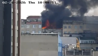 Zeytinburnu&rsquo;nda 6 katlı binadan alevler y&uuml;kseldi
