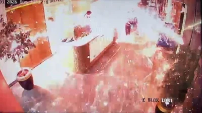 Zeytinburnu&rsquo;ndaki l&uuml;ks siteye getirilen kargo paketinin bomba gibi patladığı anların g&ouml;r&uuml;nt&uuml;leri &ccedil;ıktı
