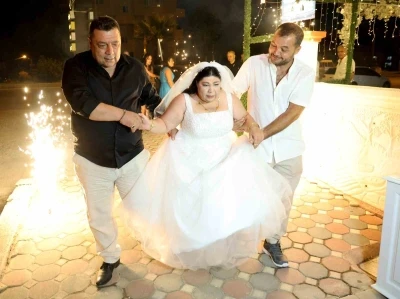 Zihinsel engelli kadının hayali temsili düğünle gerçekleşti: Ağabeyler gözyaşlarını tutamadı
