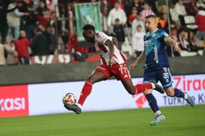 Ziraat T&uuml;rkiye Kupası: Antalyaspor: 0 - Samsunspor: 0 (İlk yarı)
