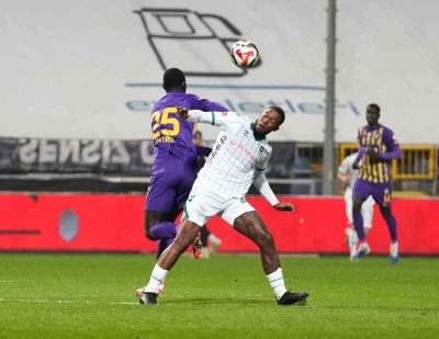 Ziraat T&uuml;rkiye Kupası: Ey&uuml;pspor: 0 - Konyaspor: 1 (İlk yarı)
