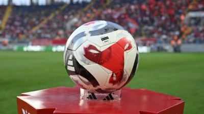 Zirvede fark kapanıyor! Dev derbi öncesi Süper Lig'de son durum