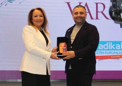 &rsquo;Zirvedeki kadınlar&rsquo; ilham veren hikayelerini paylaştı
