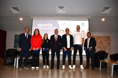 Zirvedeki sporcular öğrenciler ile buluştu
