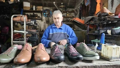Zonguldak&rsquo;ın son ayakkabı imalat&ccedil;ısı 26 yıllık at&ouml;lyesinde teknolojiyle yarışıyor
