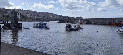 Zonguldak Limanı sarı renge boyandı
