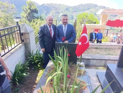 Zonguldak&rsquo;ta 15 Temmuz Demokrasi ve Milli Birlik G&uuml;n&uuml;&rsquo;nde şehitlik ziyareti
