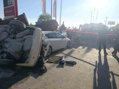 Zonguldak&rsquo;ta akaryakıt istasyonuna dalan otomobil dehşet sa&ccedil;tı: 5&rsquo;i &ccedil;ocuk 6 yaralı
