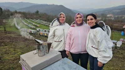 Zonguldak&rsquo;ta anne ve kızları arıcılık mesleğiyle kestane balı &uuml;retiyor
