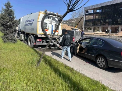 Zonguldak&rsquo;ta belediye aracının karıştığı zincirleme kazada 4 kişi yaralandı

