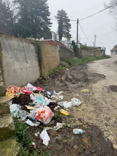 Zonguldak&rsquo;ta &ccedil;&ouml;p ve yol sorunu vatandaşı &ccedil;ileden &ccedil;ıkardı
