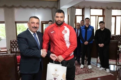 Zonguldak&rsquo;ta gen&ccedil;lerden valiliğe ziyaret
