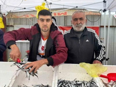 Zonguldak’ta hamsinin fiyatı 100 liraya düştü
