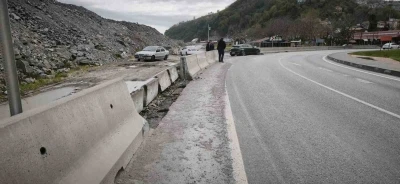 Zonguldak&rsquo;ta kontrolden &ccedil;ıkan ara&ccedil; kaza yaptı
