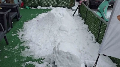 Zonguldak&rsquo;ta pes dedirten olay; "Bana &ccedil;arptı" deyip kardan adamı d&ouml;vd&uuml;ler
