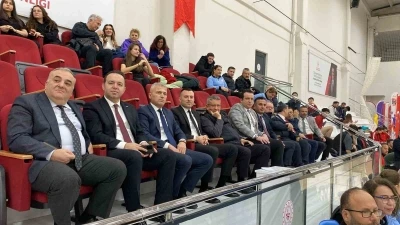 Zonguldak&rsquo;ta raketler şampiyonluk i&ccedil;in parkeye &ccedil;ıktı; 34 ilden 200 sporcu Kozlu&rsquo;da
