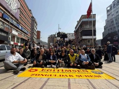 Zonguldak&rsquo;ta sendikalardan oturma eylemi