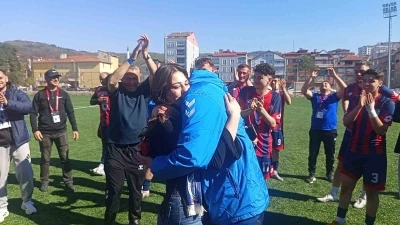 Zonguldak&rsquo;ta yeşil sahada &ccedil;ifte mutluluk
