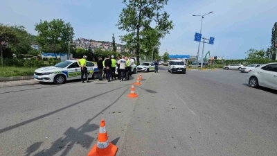 Zonguldak&rsquo;ta y&uuml;k treni polis aracına &ccedil;arptı, faciadan d&ouml;n&uuml;ld&uuml;
