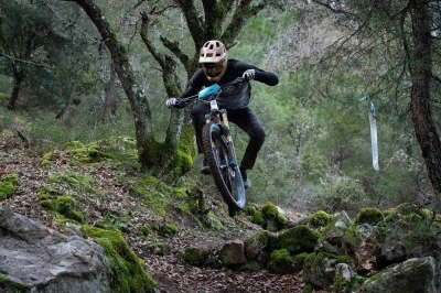 Zorlu parkurları bisikletiyle böyle aşıyor...Balkan Şampiyonası’nda Türkiye’yi temsil edecek
