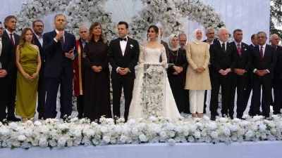 Zorluoğlu ve Gökmen ailelerin mutlu günü: Diyarbakır Valisi’nin oğlu dünyaevine girdi
