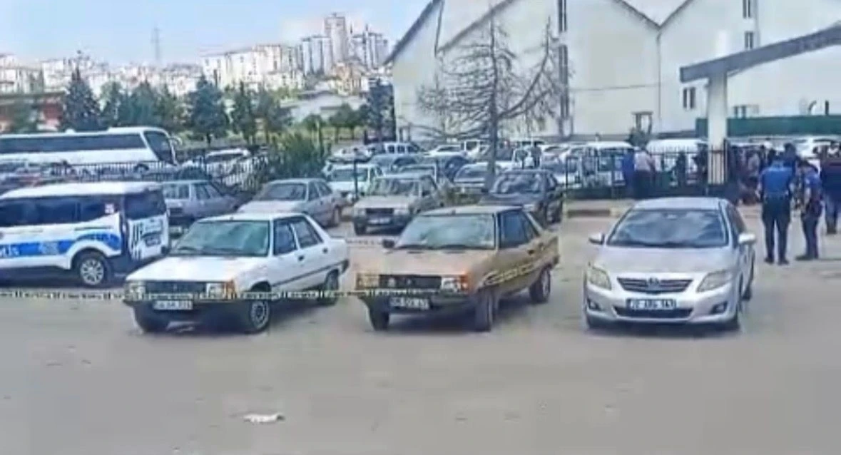 Gaziantep&rsquo;te mezarlıkta silahlı &ccedil;atışma: 2 kişinin yaralandığı panik anları kamerada