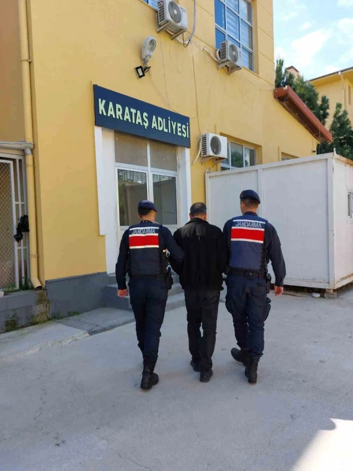 Adana’da 27 yıl kesinleşmiş hapis cezasıyla aranan hükümlü yakalandı
