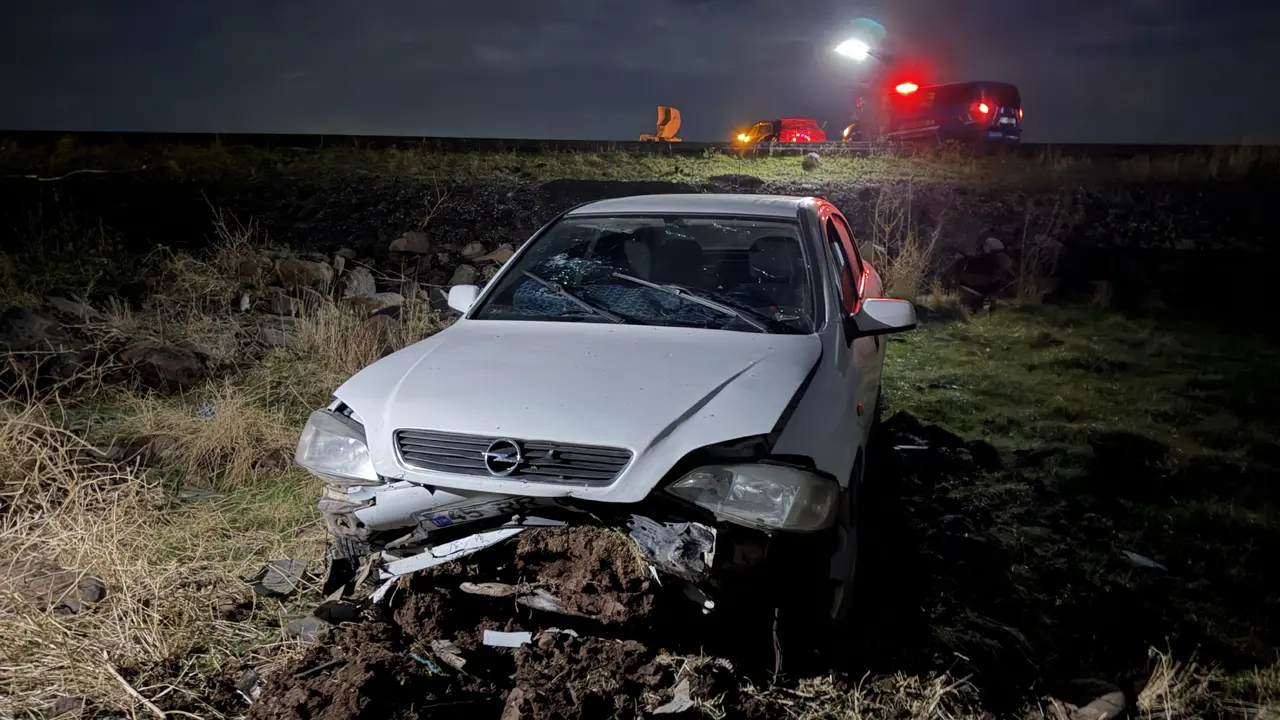 Siverek'te otomobilin yoldan çıkıp devrilmesi sonucu 3 kişi yaralandı