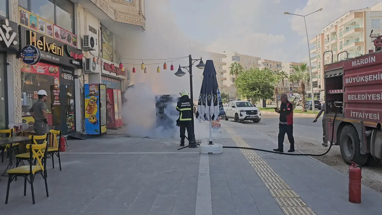 Nusaybin’de dağıtım panosundaki yangın ekiplerin müdahalesiyle kontrol altına alındı