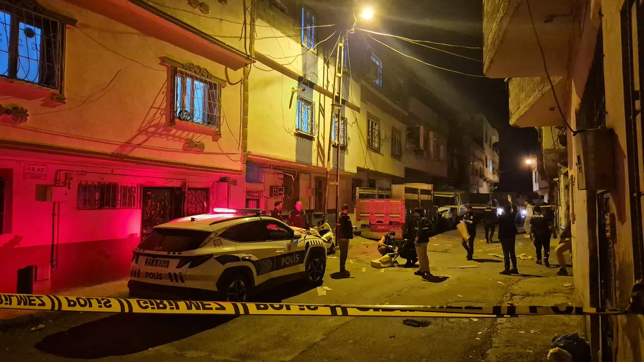 Nizip'te aileler arasındaki tartışma silahlı kavgaya dönüştü: 4 yaralı