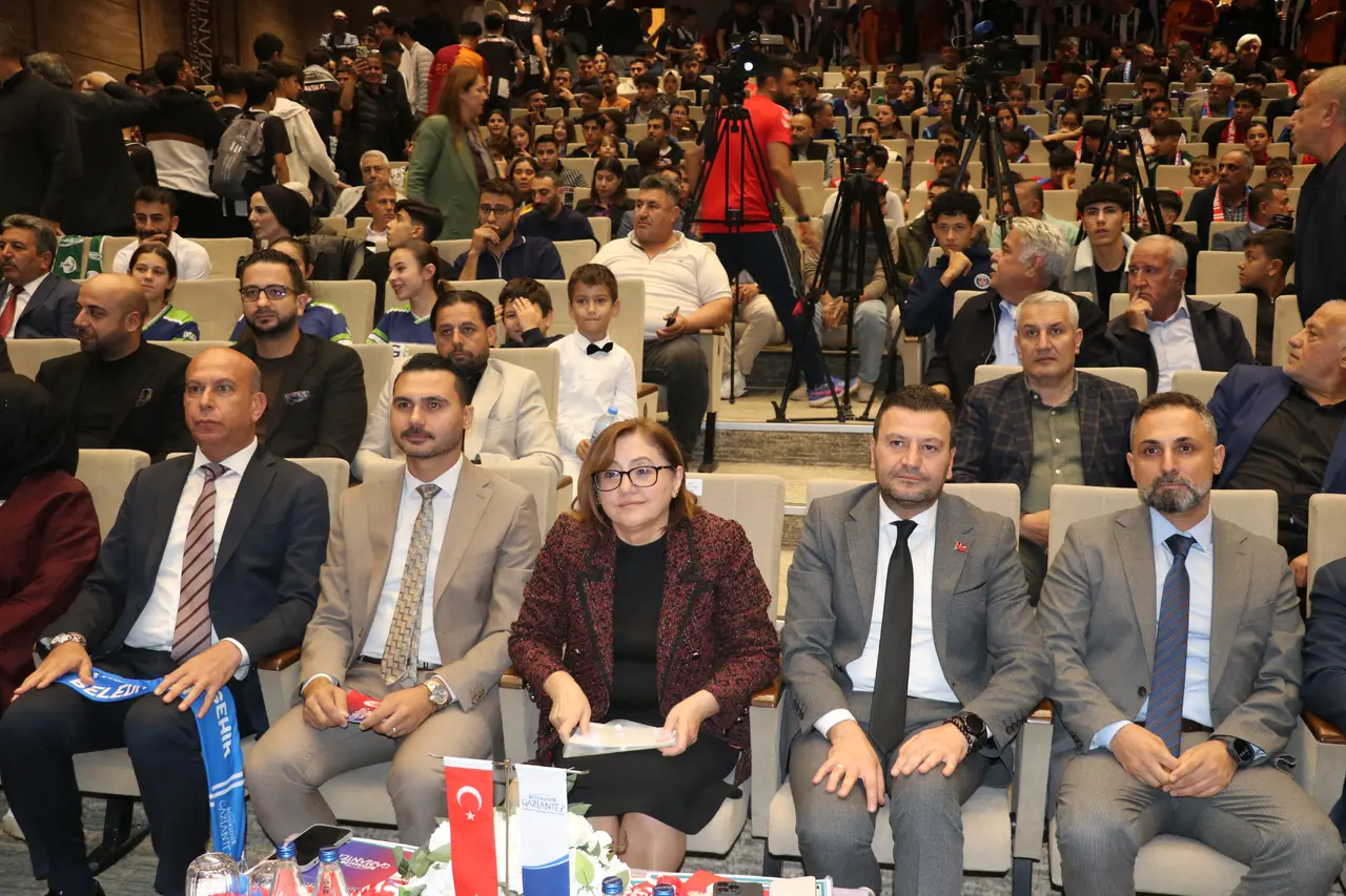 Gaziantep'te sporun geleceği için amatör kulüplere 14 milyon liralık kaynak