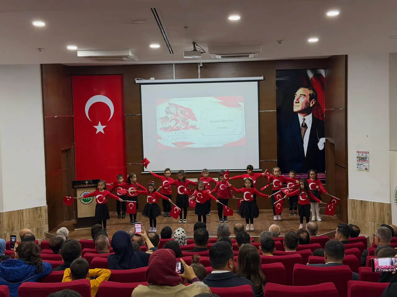 Gaziantep’in iki ilçesinde Cumhuriyet Bayramı törenlerle anıldı