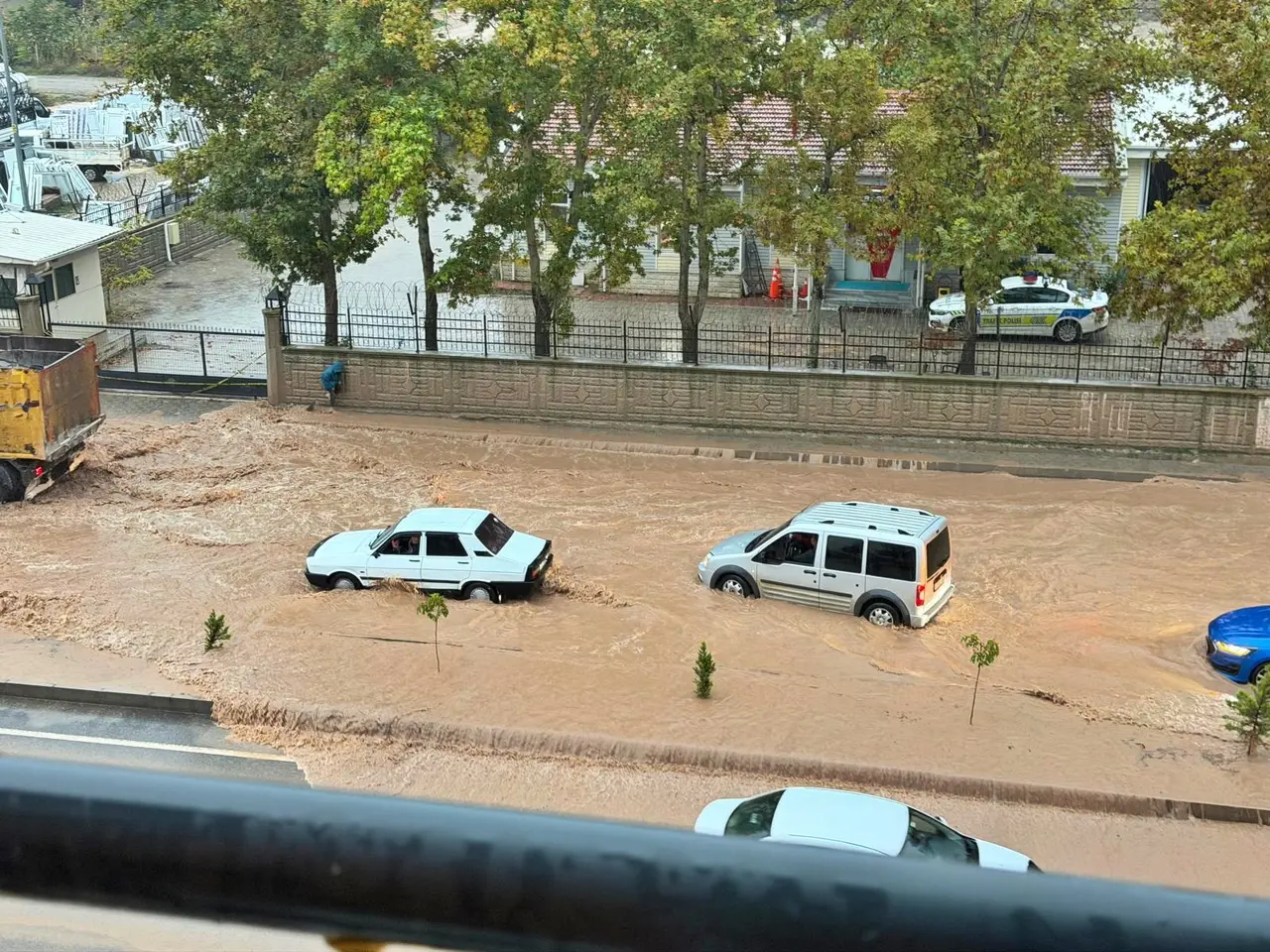 Adıyaman Gölbaşı’nda yoğun yağış günlük yaşamı aksattı