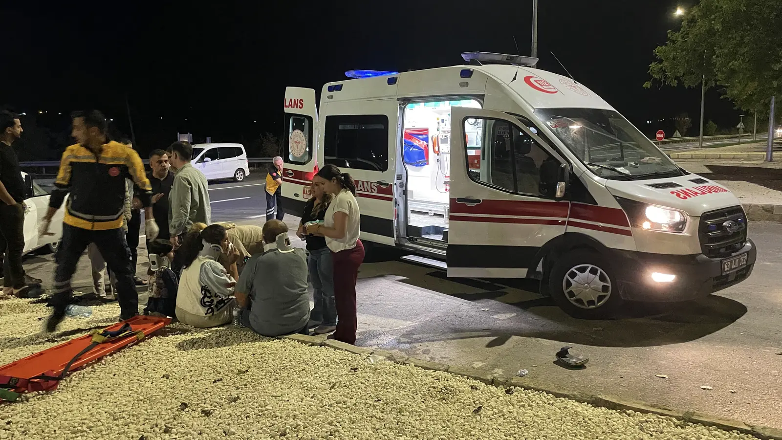 Karaköprü'de iki aracın çarpışması sonucu 4 kişi hastaneye kaldırıldı