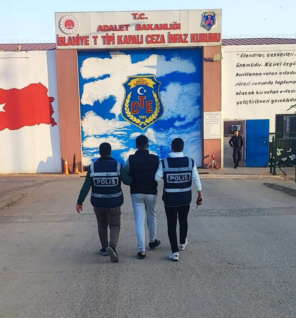 İslahiye’de kesinleşmiş ceza ve para cezası bulunan 2 kişi gözaltında