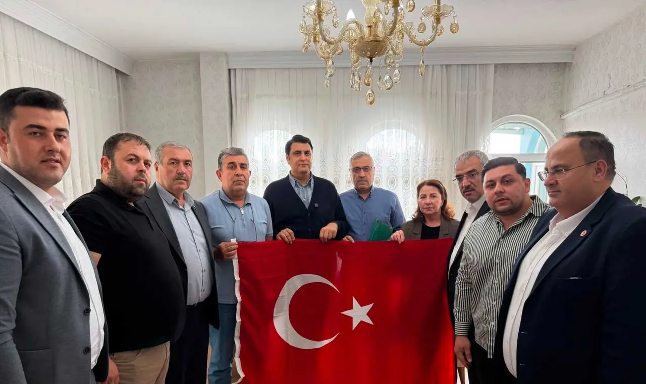 Umut Yılmaz’dan şehit İsmet Bayındır ve Dr. Ersin Arslan’ın yakınlarına ziyaret