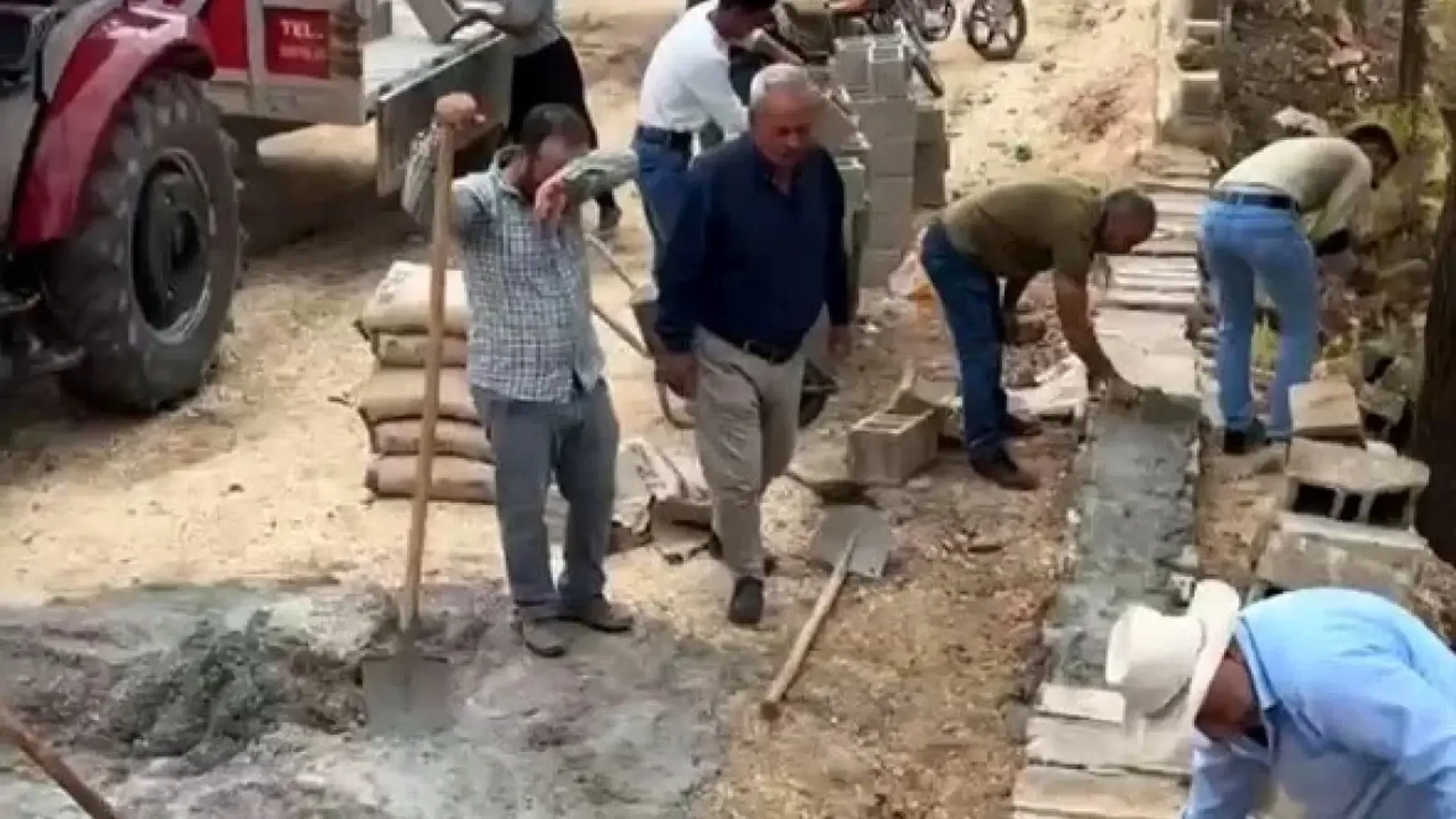 Araban'da mezarlık için mahalle dayanışması