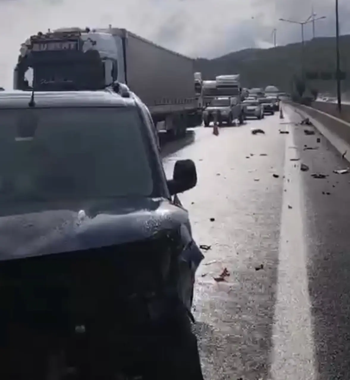 Nurdağı’nda yağış zincirleme kazaya yol açtı: 8 kişi hastaneye kaldırıldı