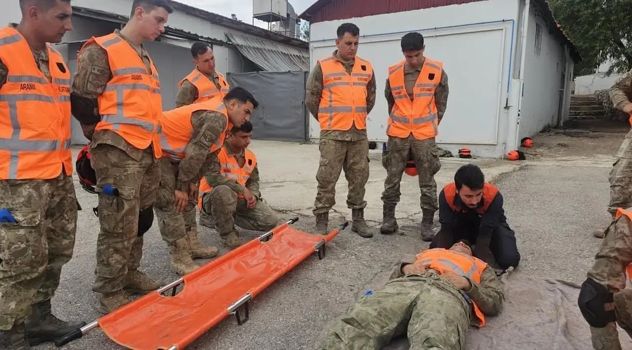 Şırnak’taki eğitim parkurunda ekiplerin afet müdahale becerileri geliştiriliyor