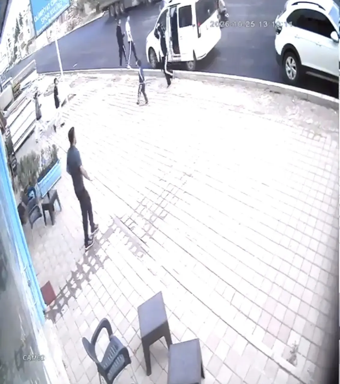 Nusaybin’de otomobilin çarptığı araçtan inen çocuk yaralandı