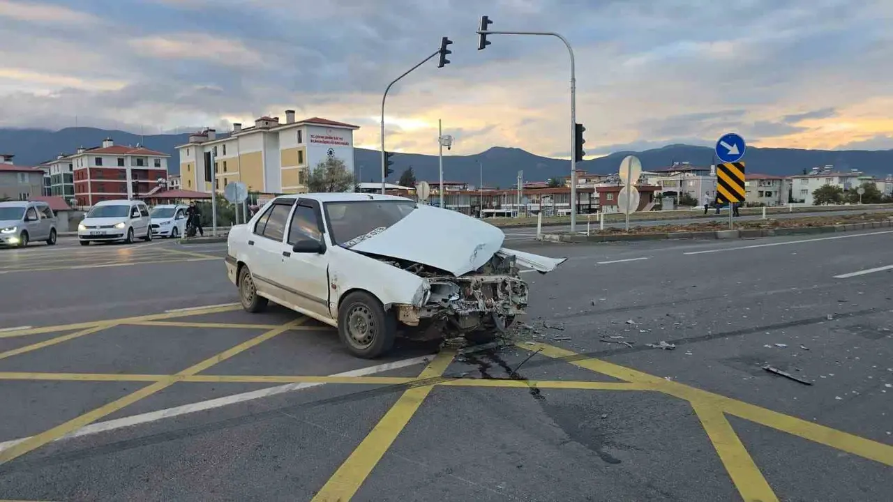 İslahiye’de iki aracın karıştığı kazada yaralanan olmadı