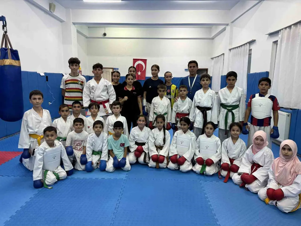 Çermik’te karate eğitimi alan genç sporcuların antrenman görüntüsü